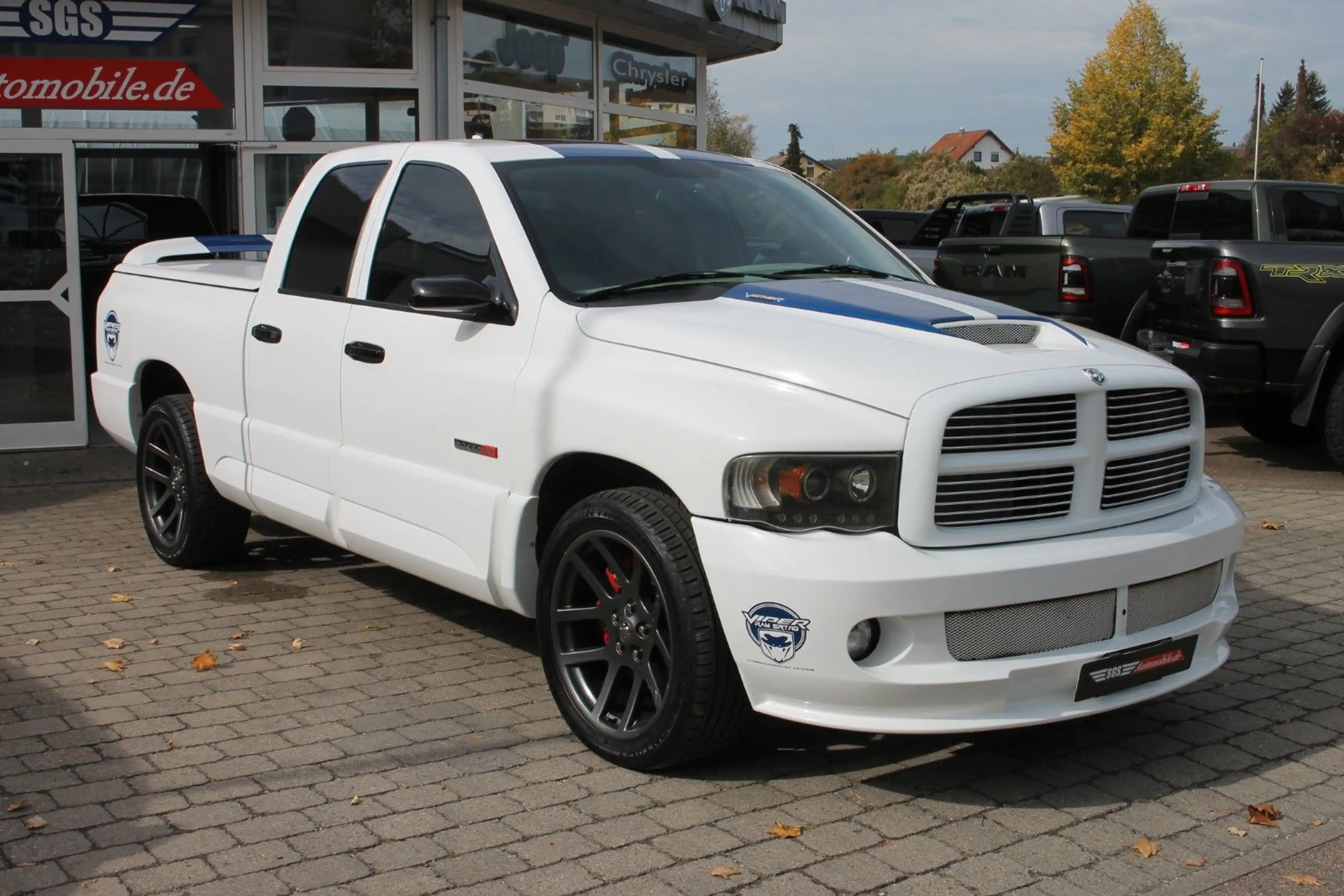 Dodge RAM SRT-10 Quad Cab Viper Commemorative — photo 3
