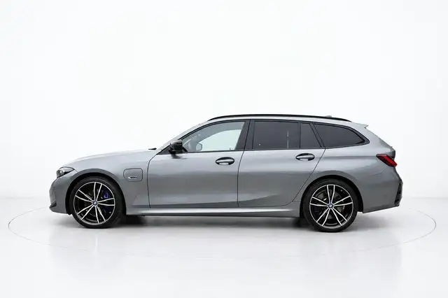 BMW 3 Series view 5