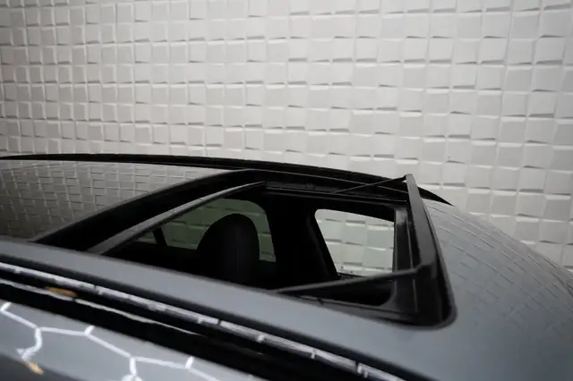 BMW 3 Series view 10