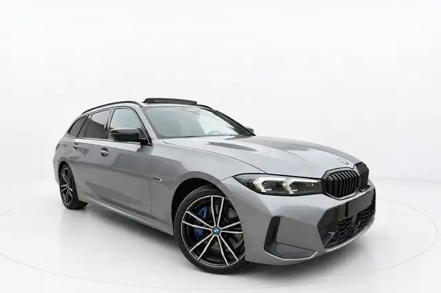 BMW 3 Series view 3