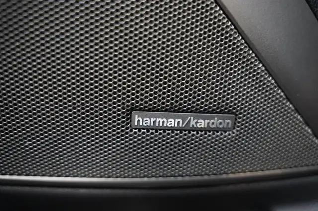 BMW 3 Series view 25