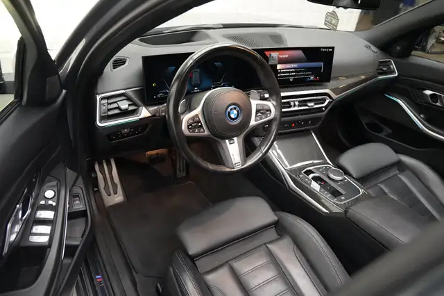 BMW 3 Series view 13