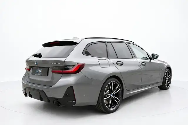 BMW 3 Series view 6