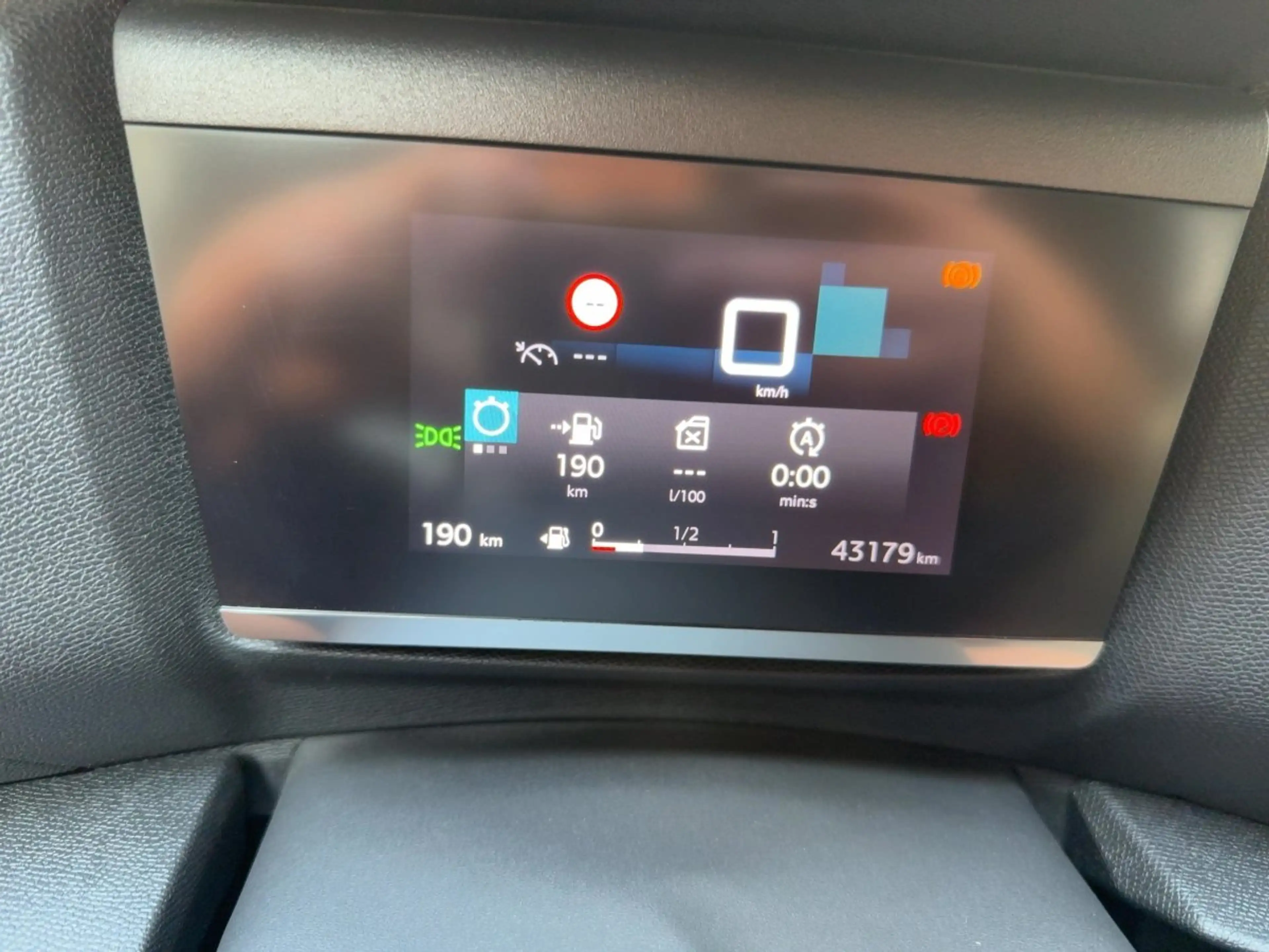 Citroen C4 1.2 PureTech 100 YOU 2xKlima+Kam.+KlimaA+PDC — photo 13