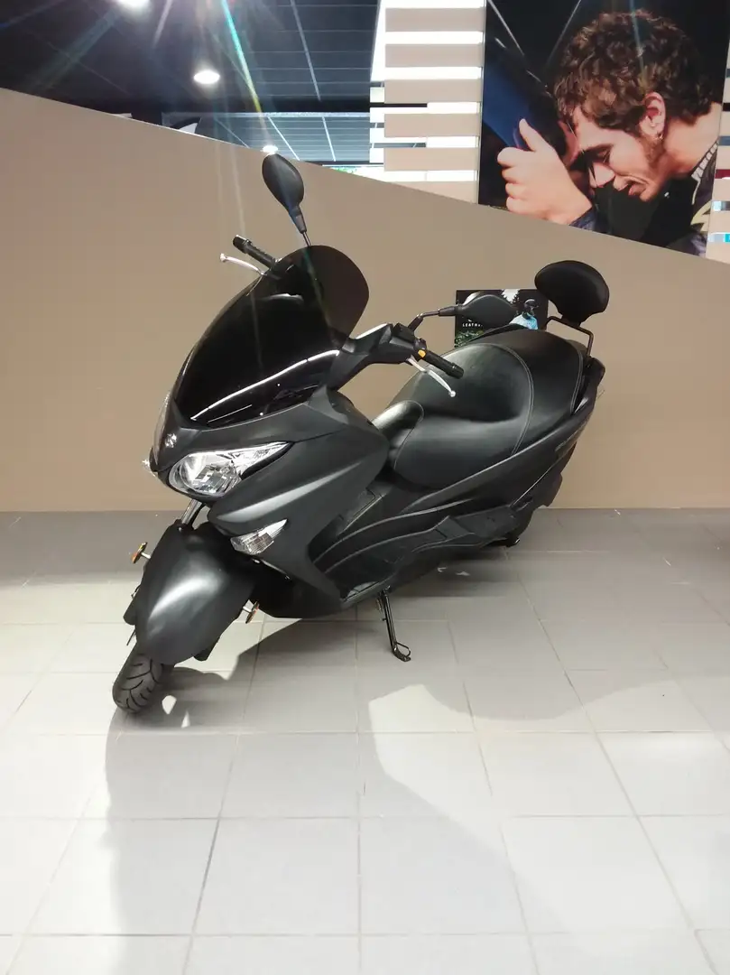 Suzuki Burgman 125 Negro - 2