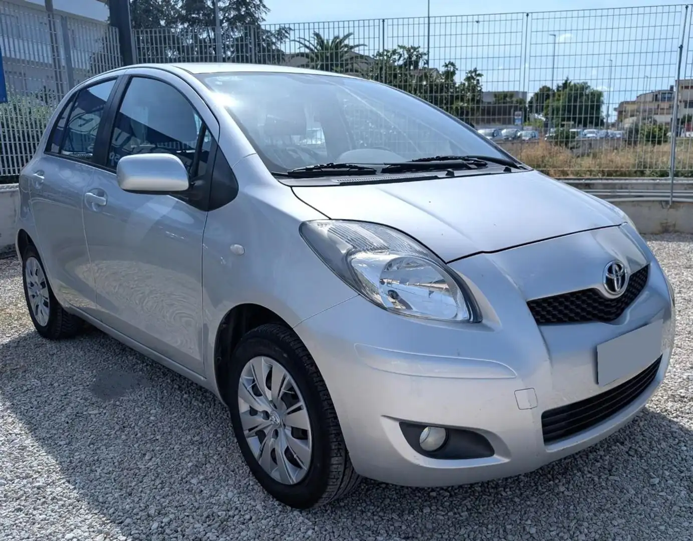 Toyota Yaris 1.0 5 porte Sol Argent - 2