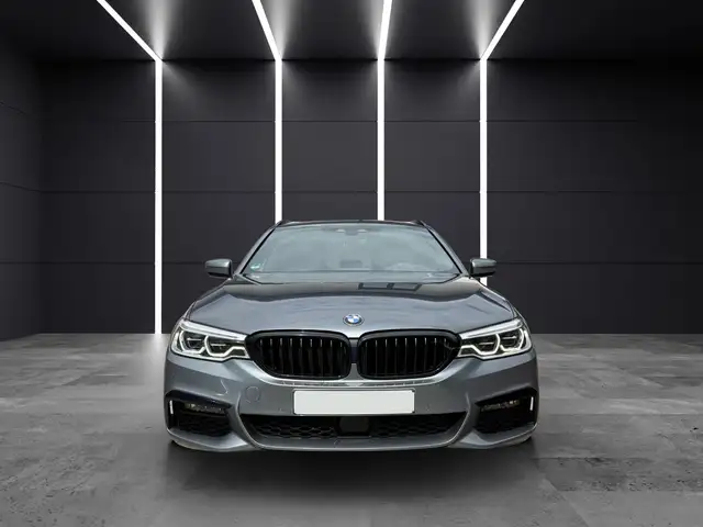 BMW 5 Series view 8