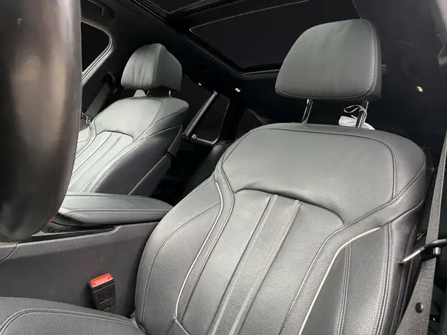 BMW 5 Series view 15