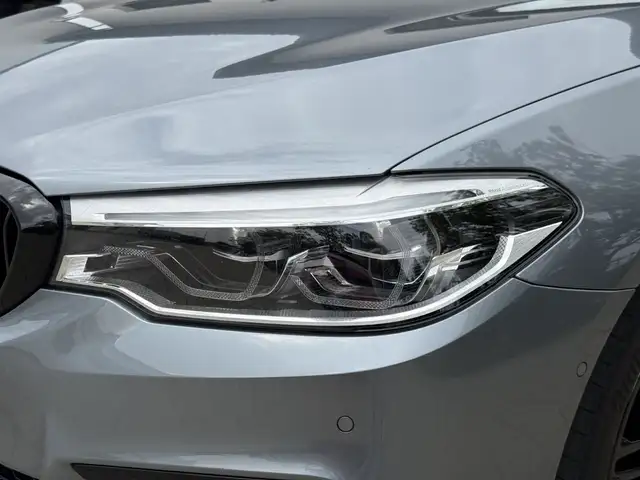 BMW 5 Series view 13