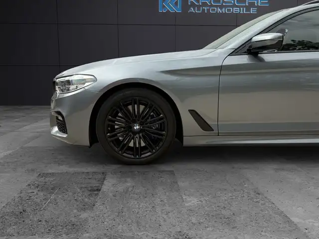 BMW 5 Series view 11