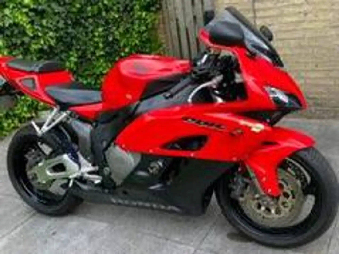 Honda CBR 1000 Red - 1