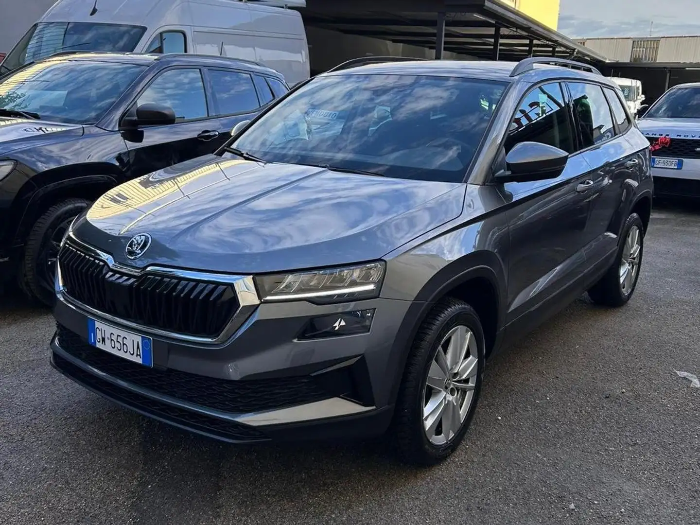 Skoda Karoq 2.0 tdi Executive 150cv dsg Gris - 2