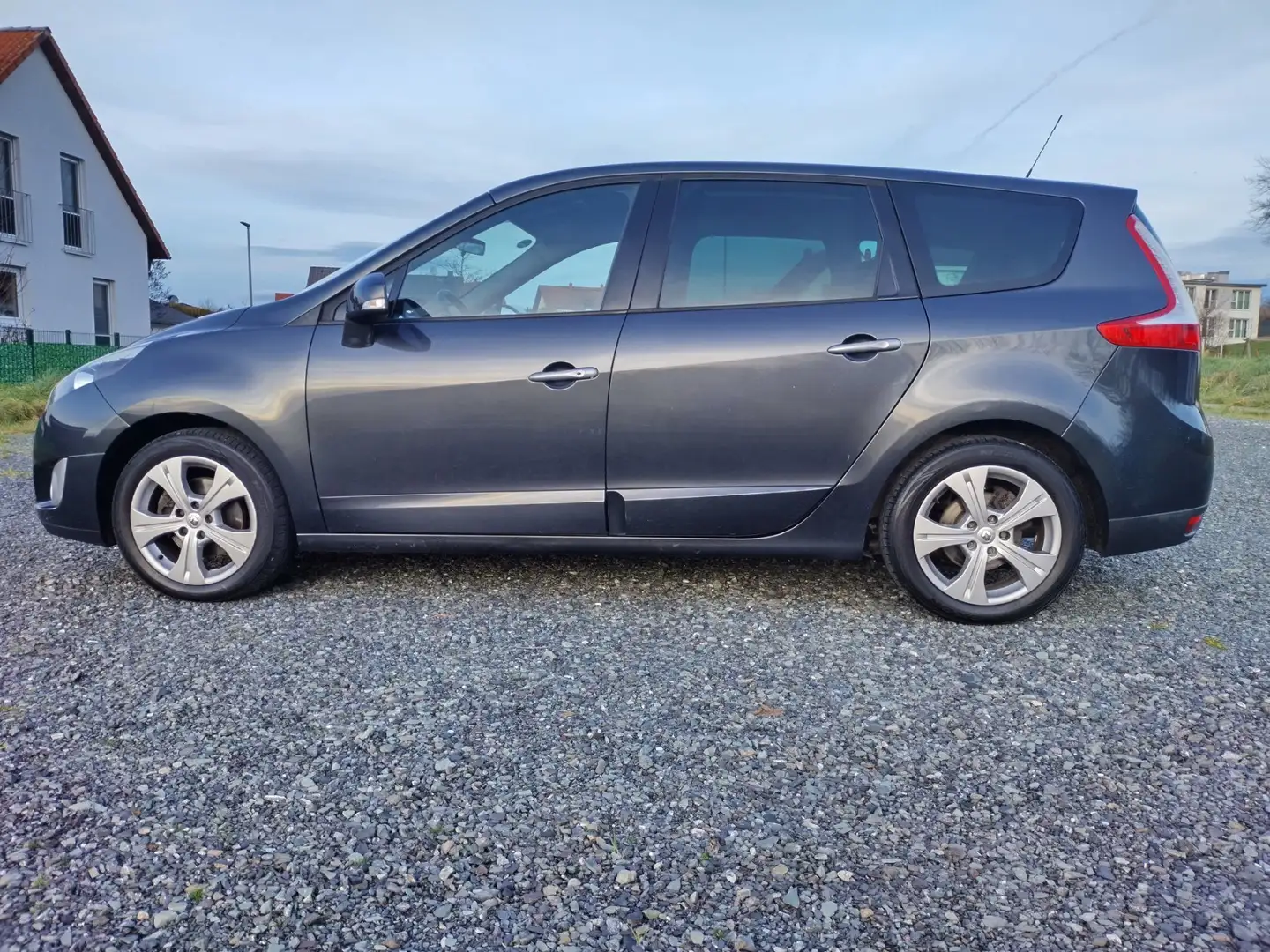Renault Grand Scenic Grand Scenic 1.9 dCi XXL FAP Avantage Schwarz - 2