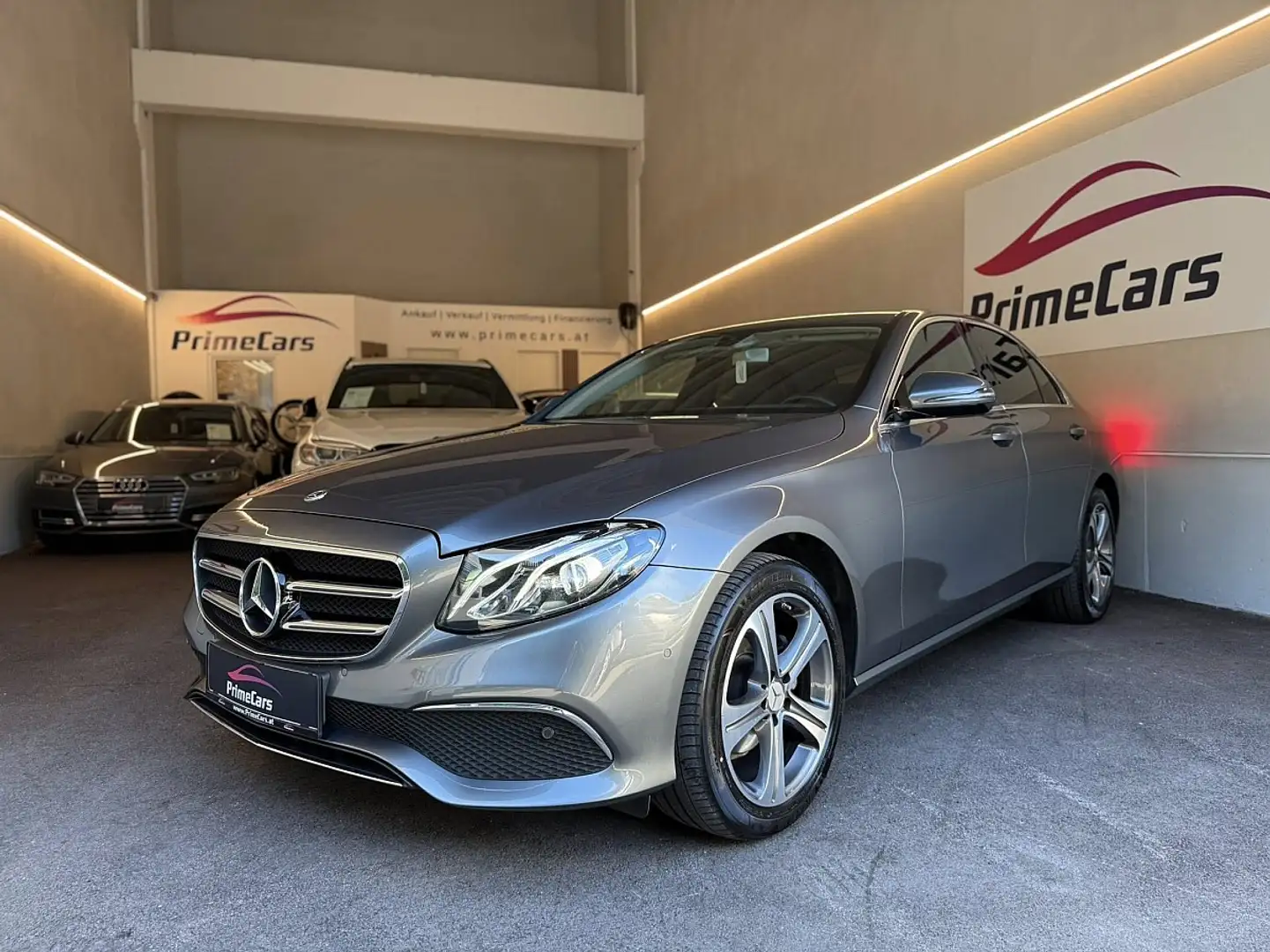 Mercedes-Benz E 220 d Aut./WIDESCREEN/KAMERA/TOTWINKEL/BURMESTER/ Grau - 1