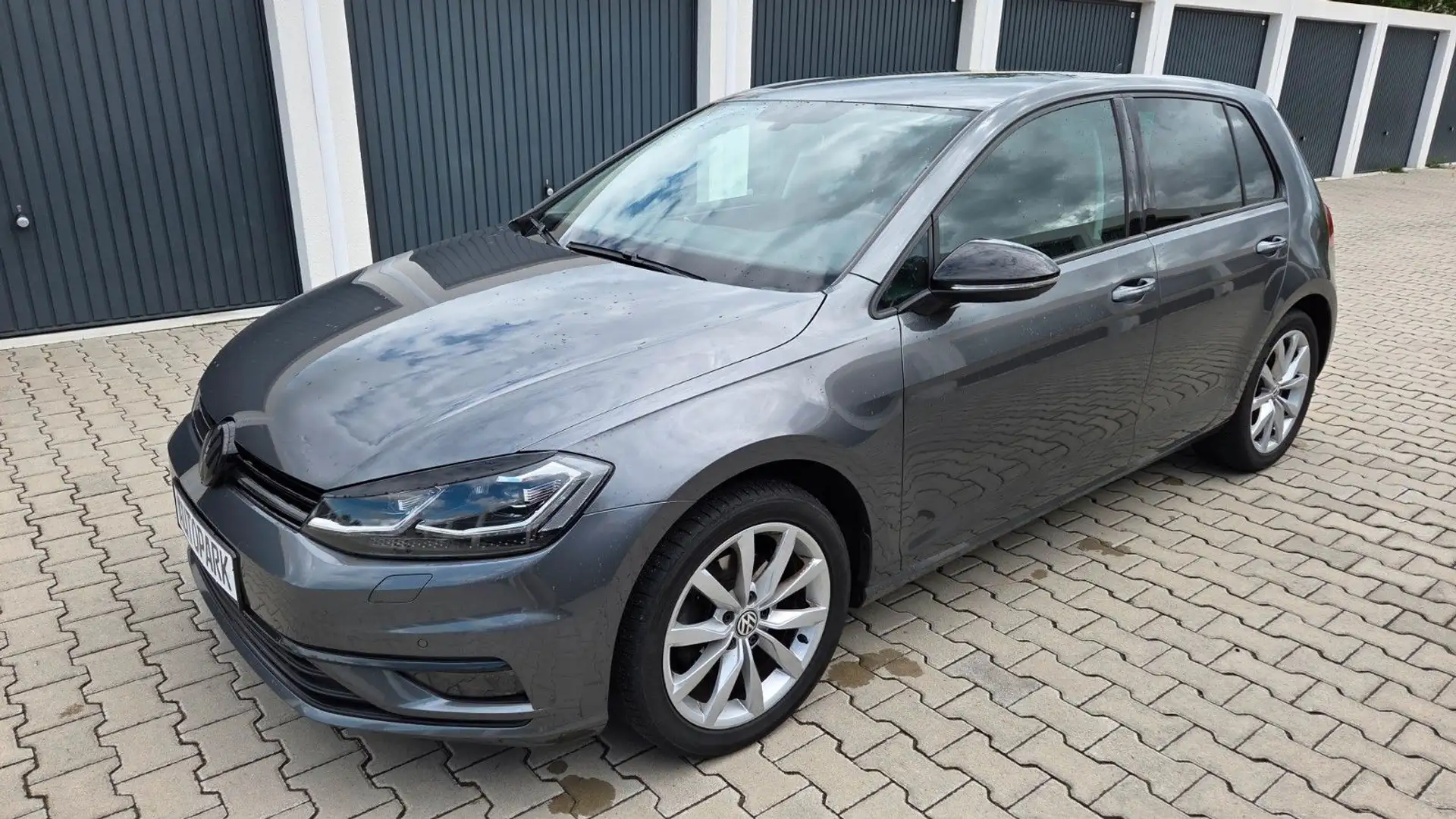 Volkswagen Golf 1.5 Highline Automatik SPORT LED Gris - 1