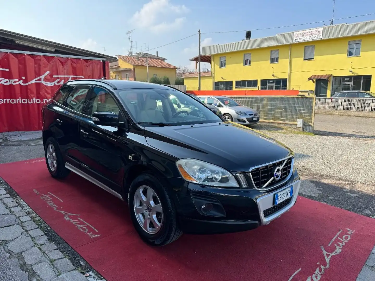 Volvo XC60 D5 AWD Geartronic Kinetic Nero - 2