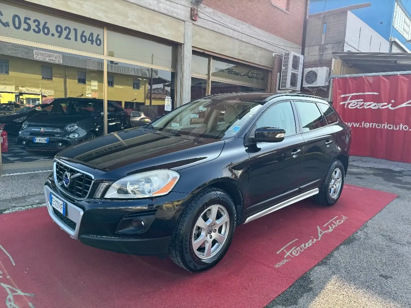 Volvo XC60 D5 AWD Geartronic Kinetic Nero - 1
