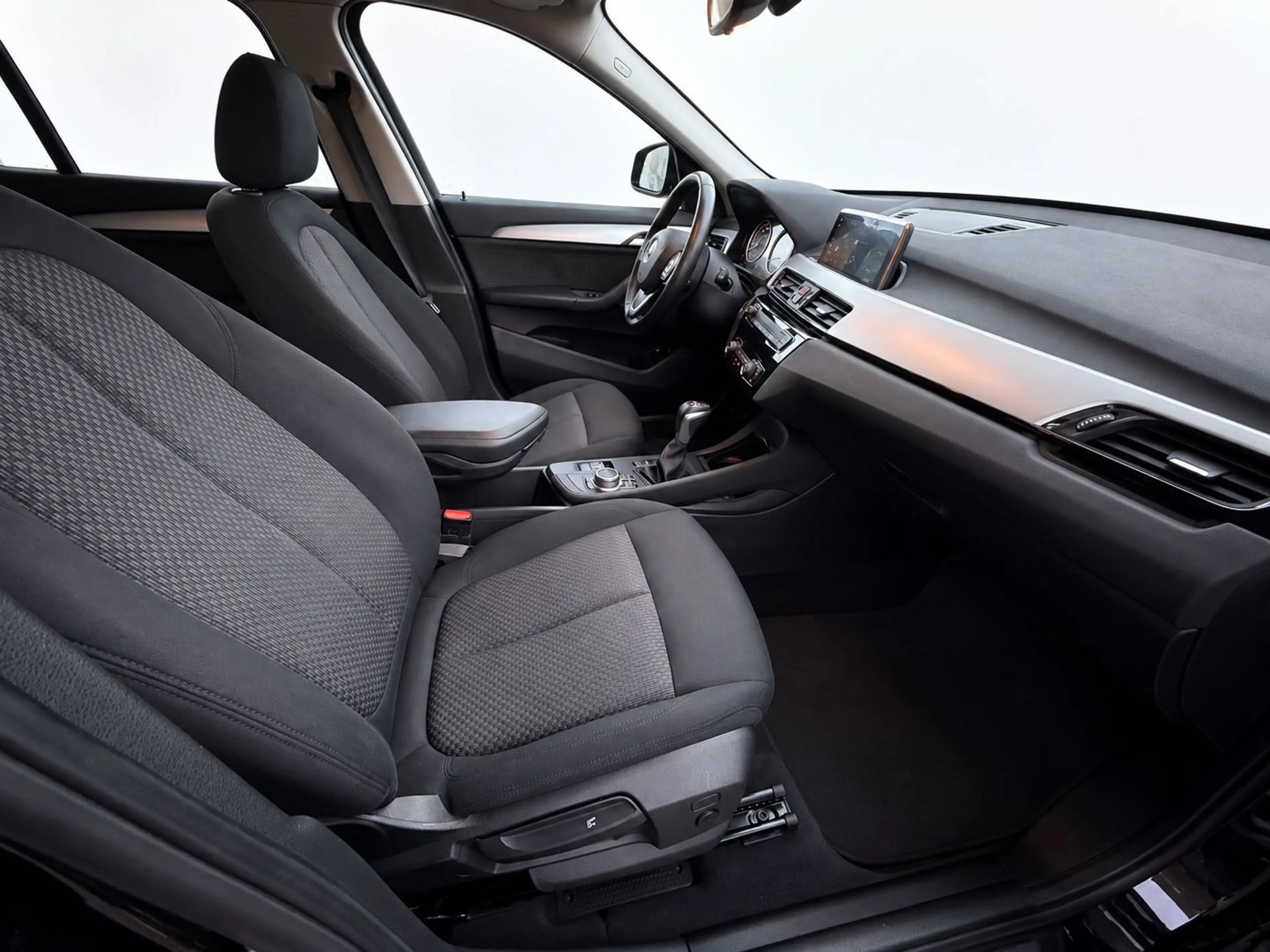BMW X1 xDrive 25 e Advantage NAVI+SITZHEIZUNG+PDC — photo 19