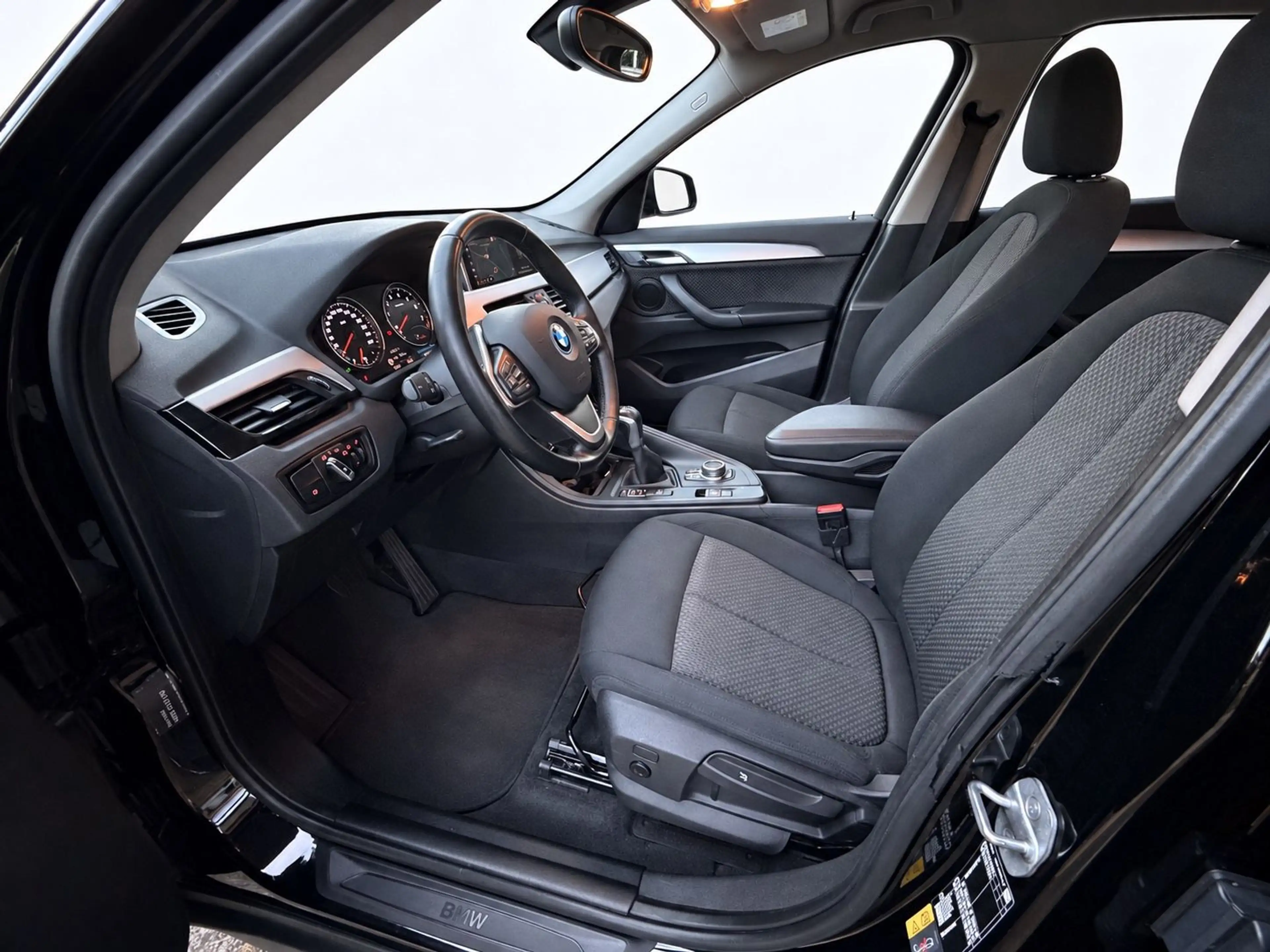 BMW X1 xDrive 25 e Advantage NAVI+SITZHEIZUNG+PDC — photo 9