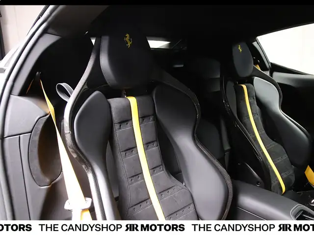 Ferrari SF90 Stradale *Carbon*Lift*Daytona Racing Sitze* Ansicht 26