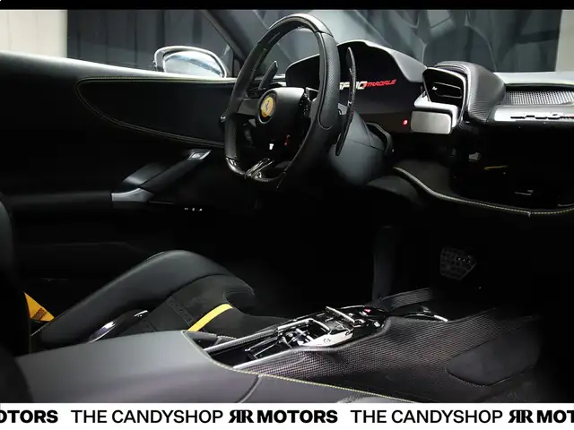 Ferrari SF90 Stradale *Carbon*Lift*Daytona Racing Sitze* Ansicht 27