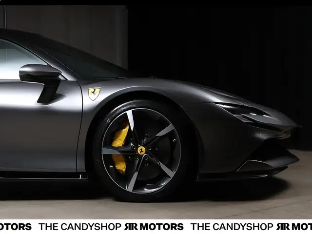 Ferrari SF90 Stradale *Carbon*Lift*Daytona Racing Sitze* Ansicht 16