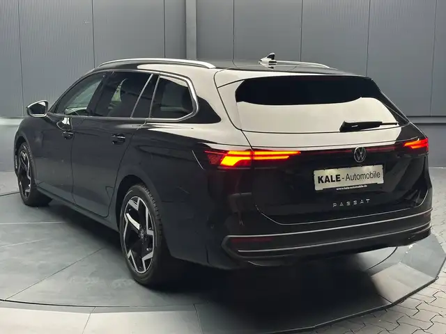 Volkswagen Passat view 3