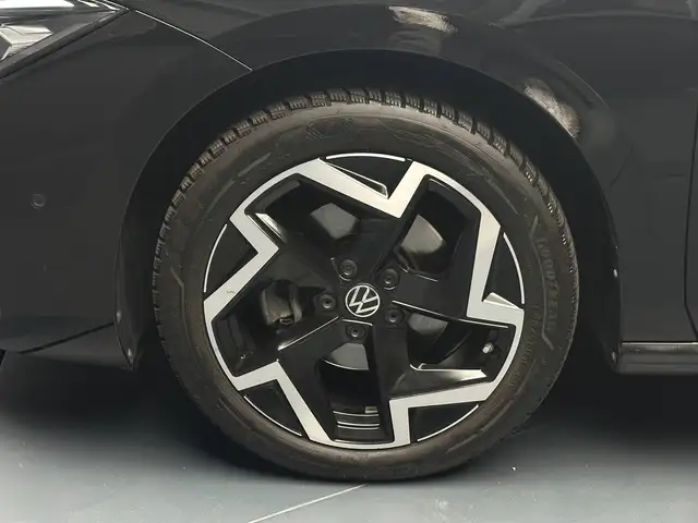 Volkswagen Passat view 9
