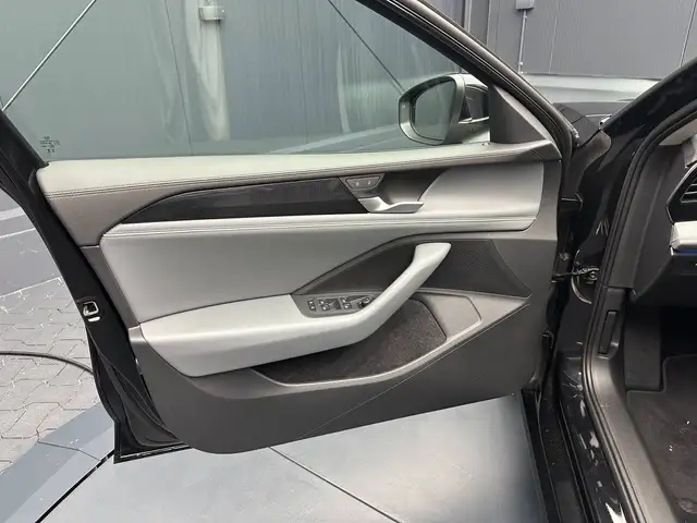 Volkswagen Passat view 13