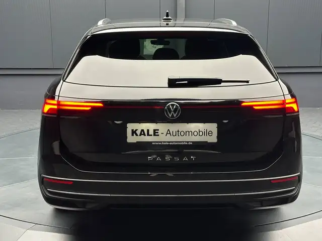 Volkswagen Passat view 4