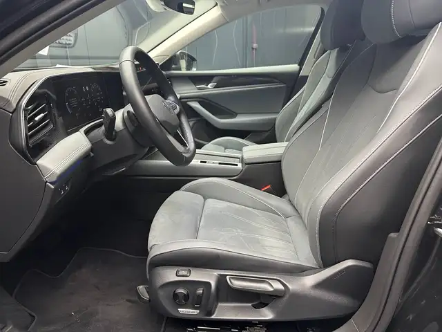 Volkswagen Passat view 14