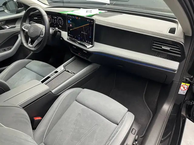 Volkswagen Passat view 11