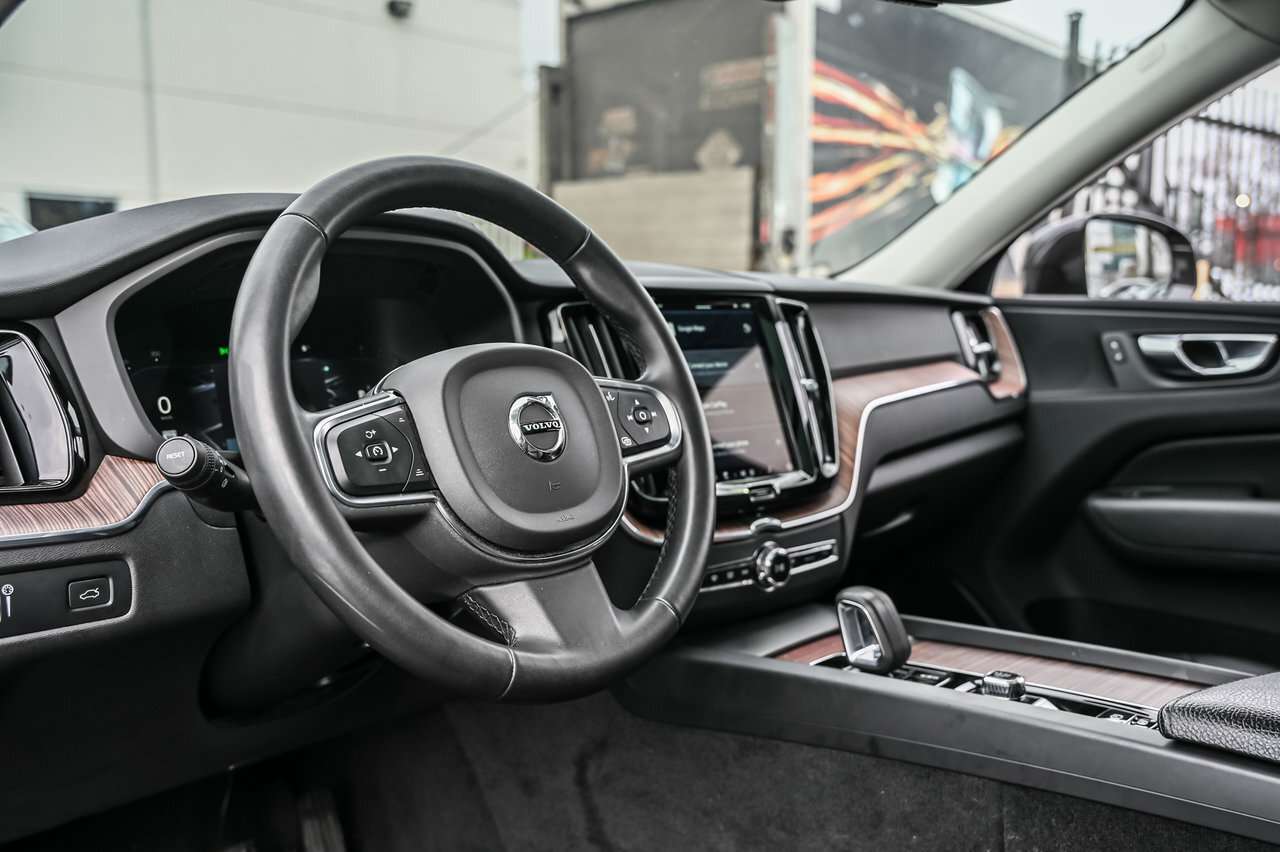 2022 Volvo XC60 B6 AWD Momentum Climate / 20s / Climat / 20s thumb 10
