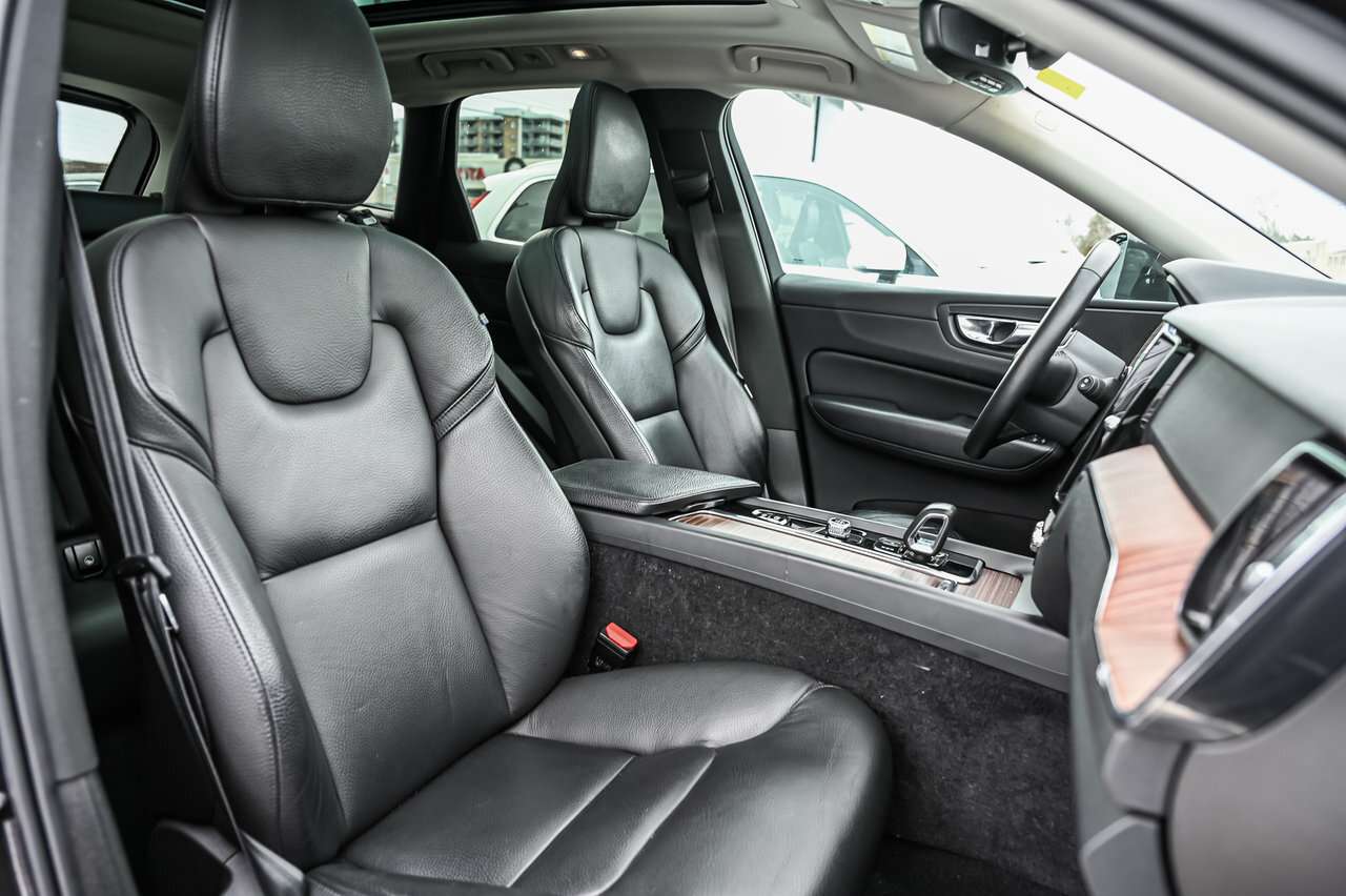 2022 Volvo XC60 B6 AWD Momentum Climate / 20s / Climat / 20s thumb 27
