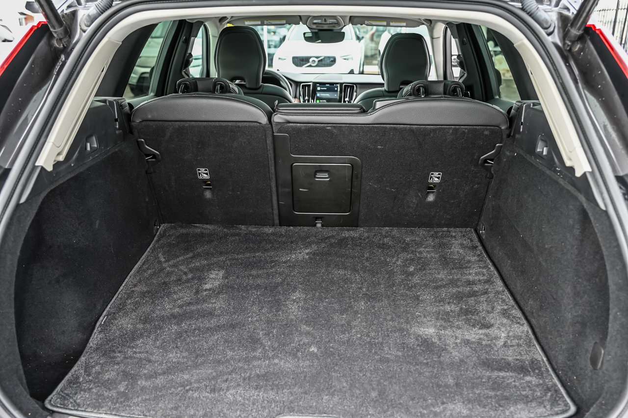 2022 Volvo XC60 B6 AWD Momentum Climate / 20s / Climat / 20s thumb 9