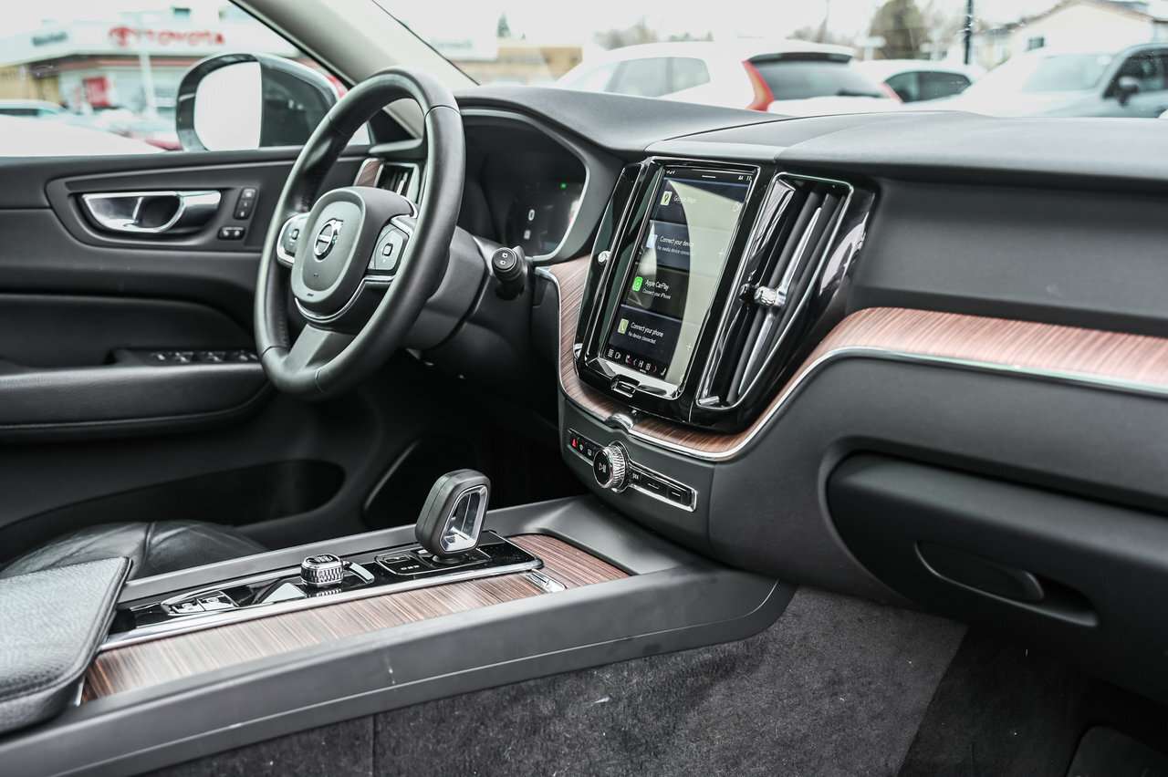2022 Volvo XC60 B6 AWD Momentum Climate / 20s / Climat / 20s thumb 26