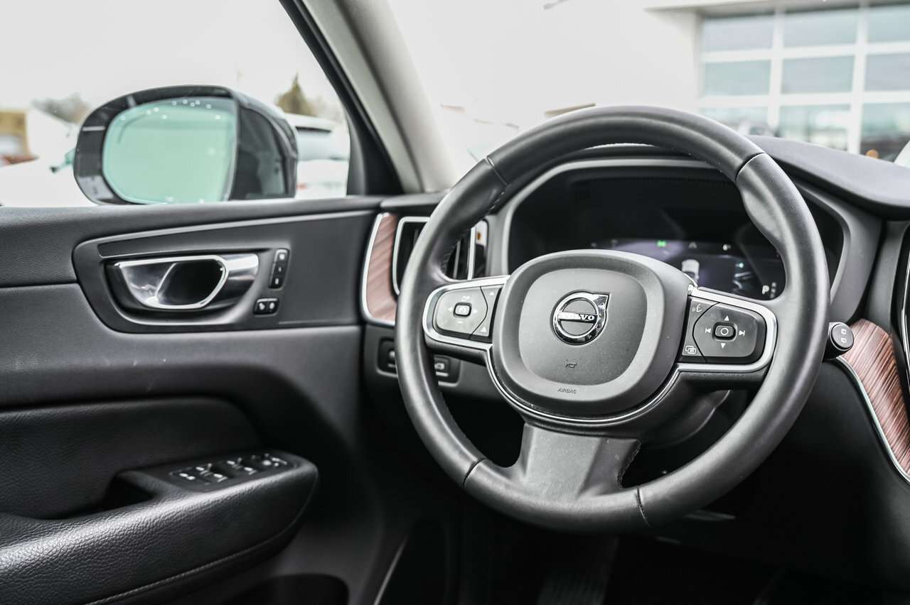 2022 Volvo XC60 B6 AWD Momentum Climate / 20s / Climat / 20s thumb 24