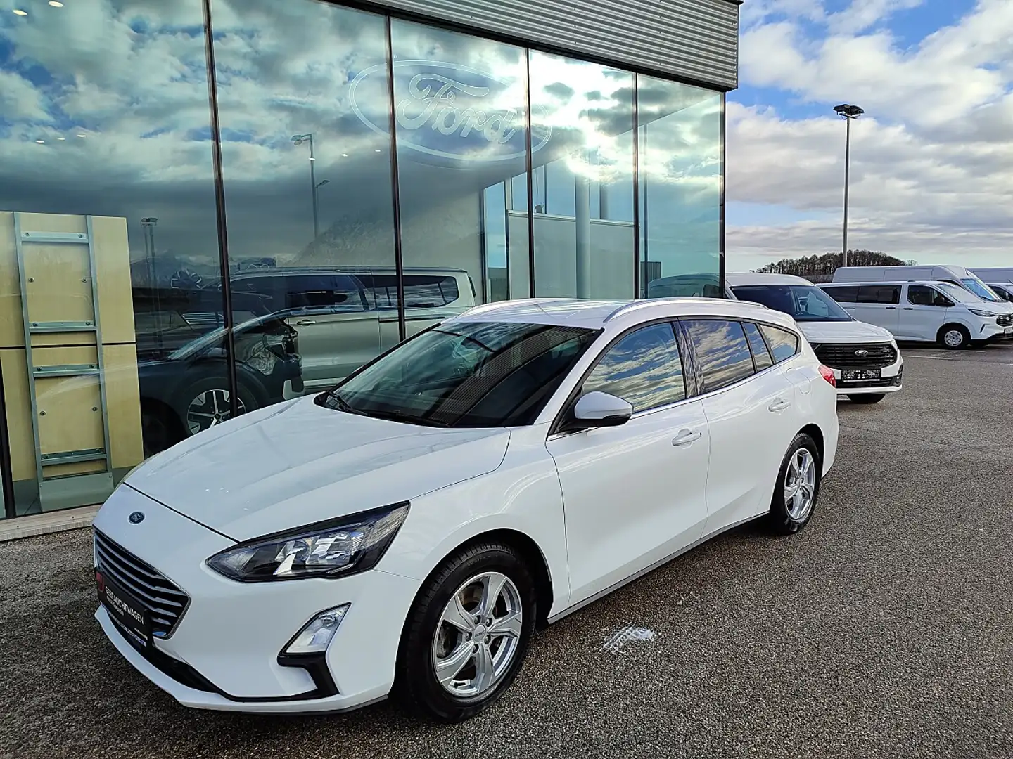 Ford Focus Traveller 1,0 EcoBoost Cool & Connect Weiß - 1