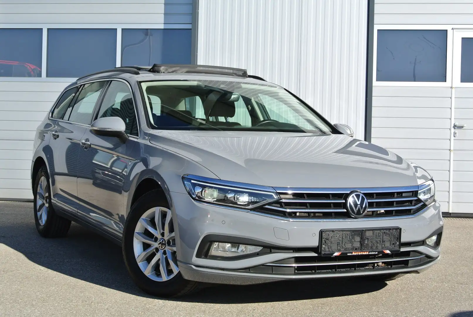 Volkswagen Passat Variant 2,0 TDI Business ** virtual Cockpit * PANO *KAMERA Grau - 1