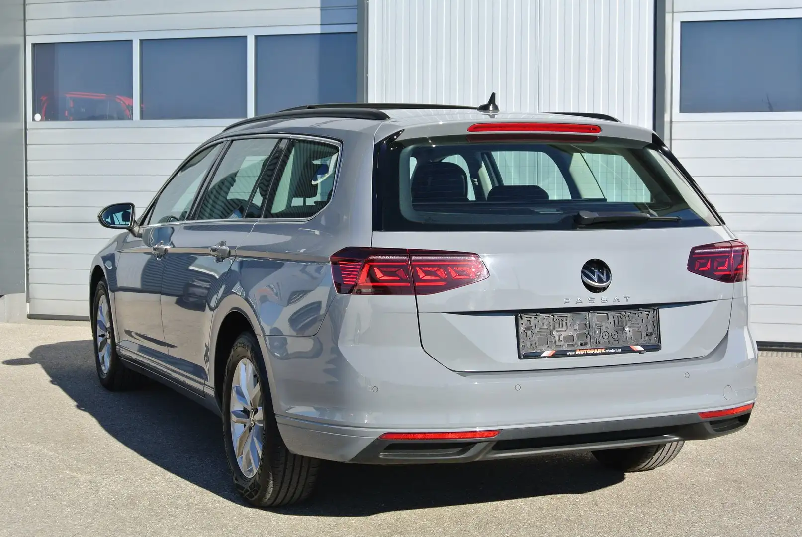 Volkswagen Passat Variant 2,0 TDI Business ** virtual Cockpit * PANO *KAMERA Grau - 2