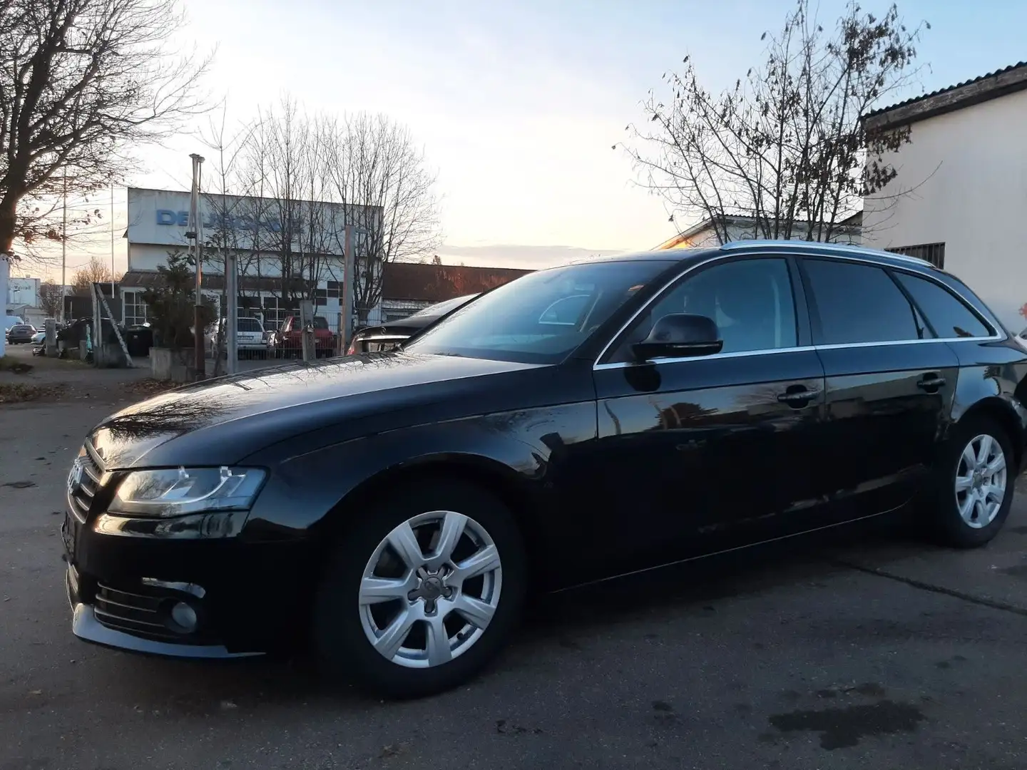 Audi A4 1.8 TFSI 88kW Ambiente Avant/1.Hand/SHZ / PDC Schwarz - 1