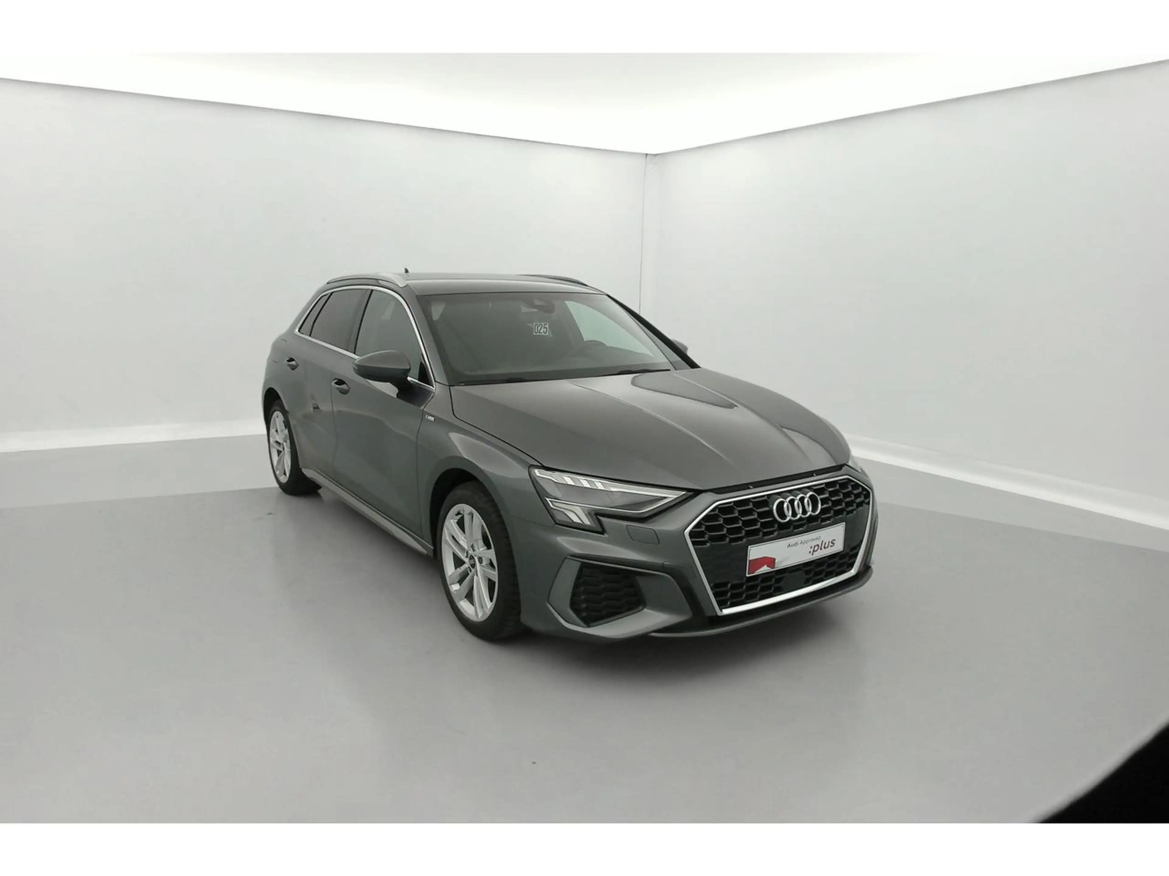 Audi A3 40 TFSIe S line S tronic (150 kW) — photo 3