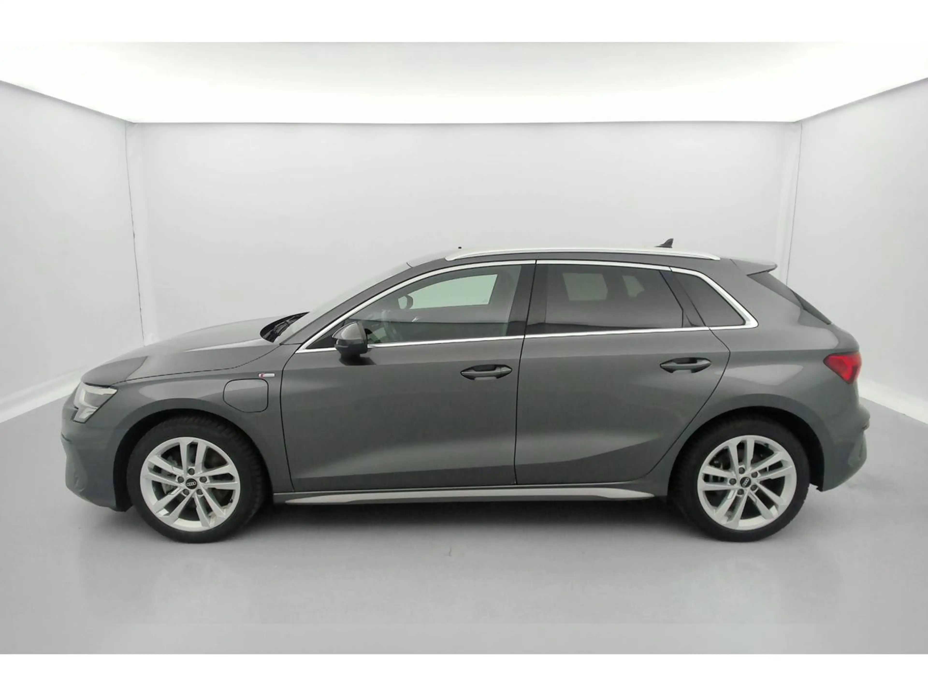 Audi A3 40 TFSIe S line S tronic (150 kW) — photo 5