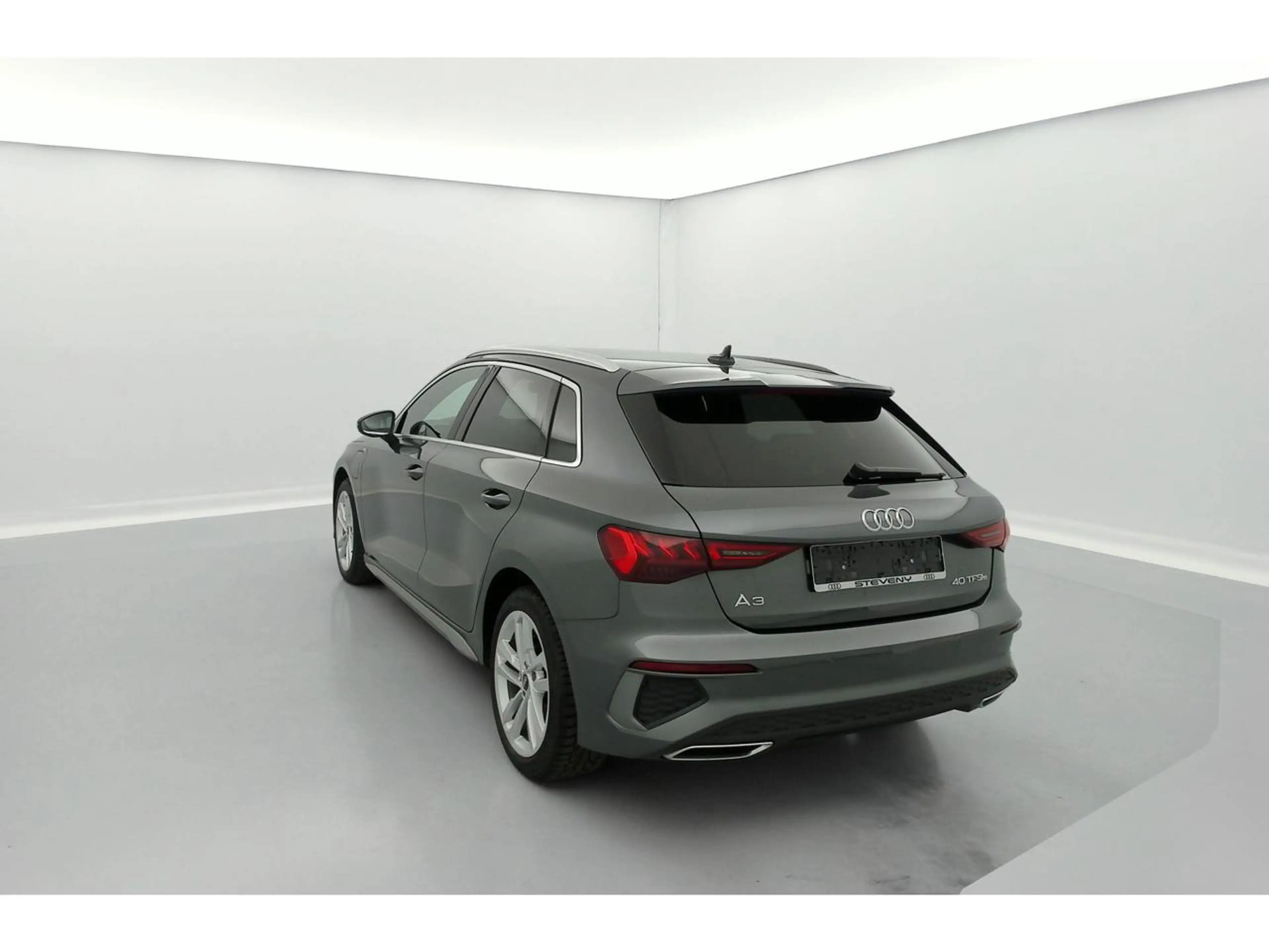Audi A3 40 TFSIe S line S tronic (150 kW) — photo 6