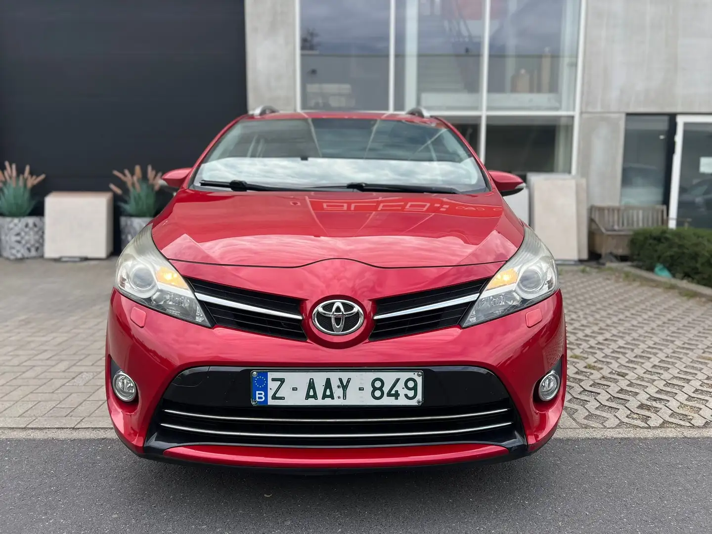 Toyota Verso 1.8i 147CV 7pl Cam Xénon Bluethoot Attelage USB Rouge - 2