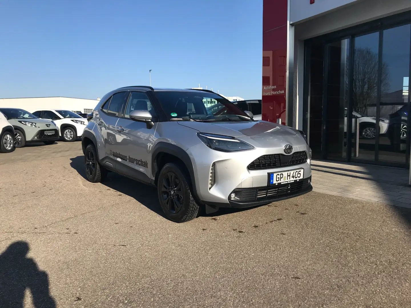 Toyota Yaris Cross Hybrid Team Deutschland Plateado - 1