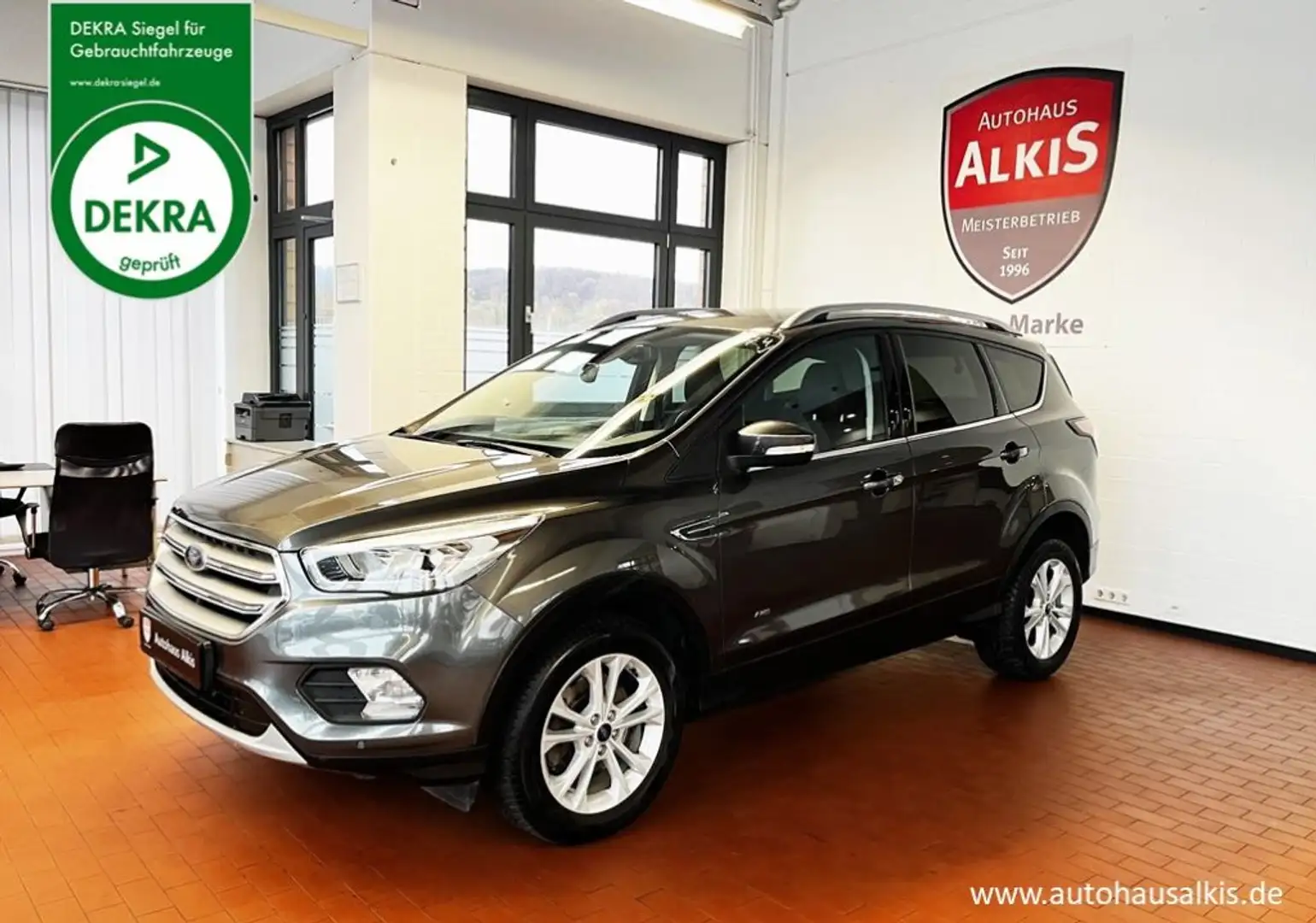 Ford Kuga 1.5 EcoBoost 4x4 Aut. Titanium Gris - 1