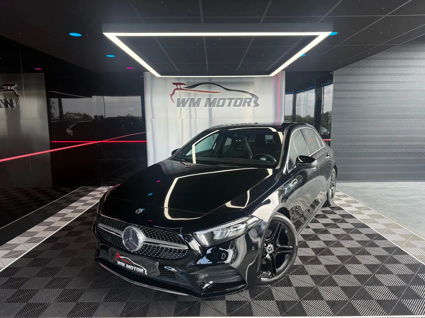 Mercedes-Benz A 180 d // PACK AMG Negro - 1