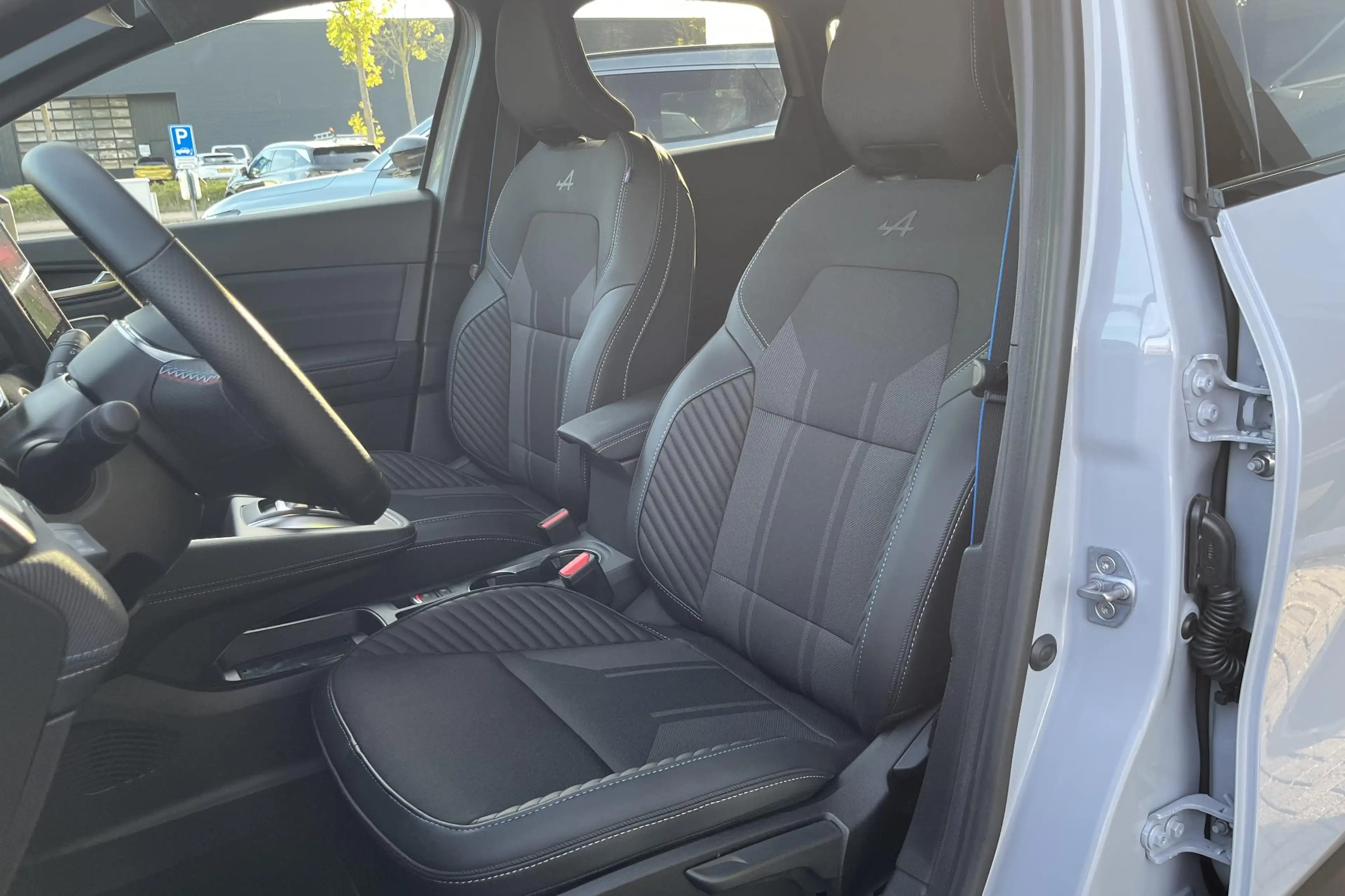 Renault Symbioz 1.8 E-Tech full hybrid 160 esprit Alpine — photo 7