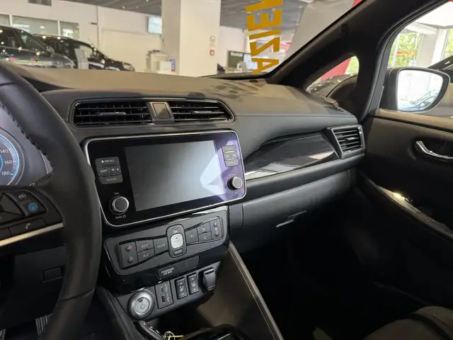 Nissan Leaf view 9